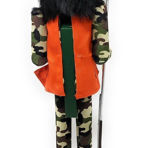 Camouflage Hunter Rifle Gun 15" Nutcracker Gone Hunting - Picture 3 of 3